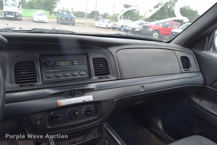 image for item L2515 2011 Ford Crown Victoria Police Interceptor