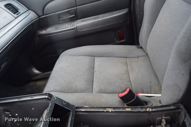 image for item L2515 2011 Ford Crown Victoria Police Interceptor