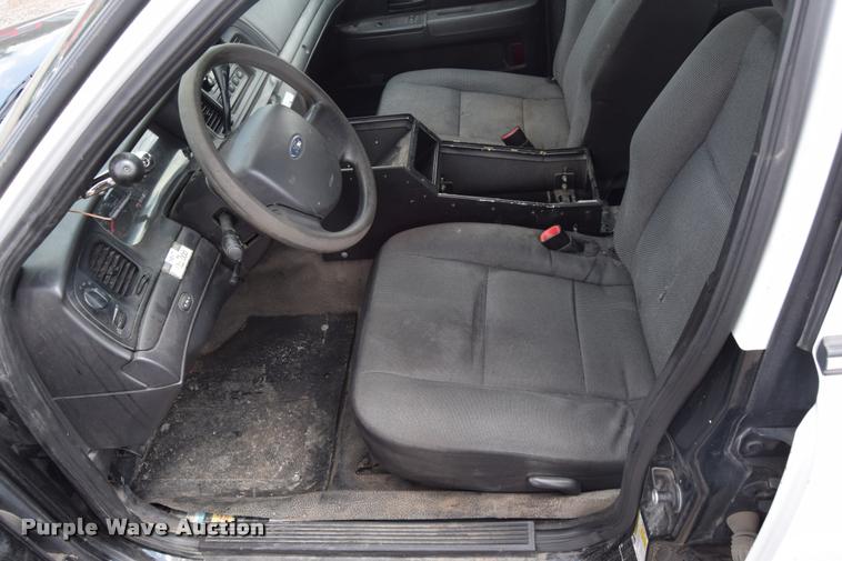 image for item L2515 2011 Ford Crown Victoria Police Interceptor