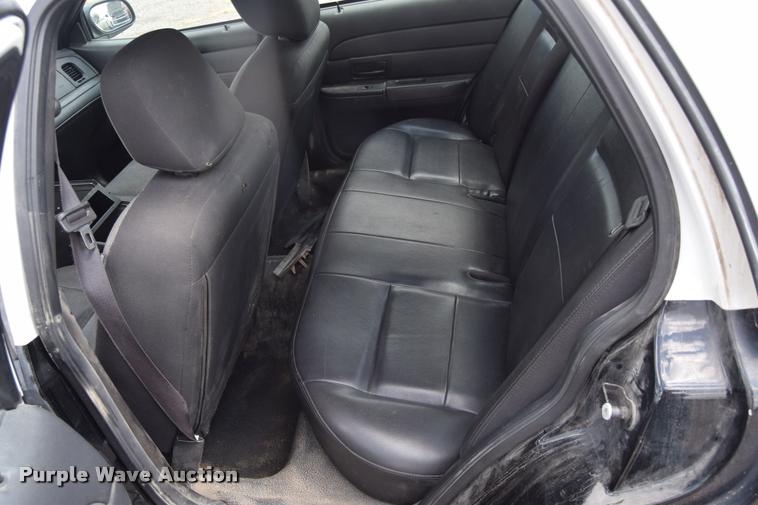 image for item L2515 2011 Ford Crown Victoria Police Interceptor
