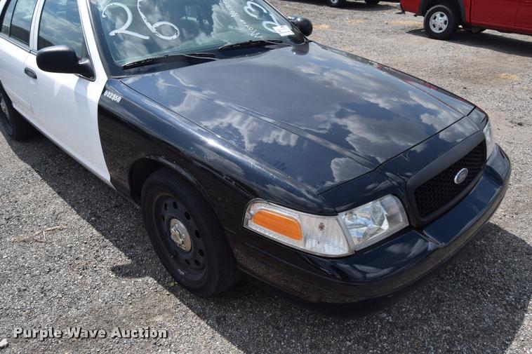 image for item L2515 2011 Ford Crown Victoria Police Interceptor