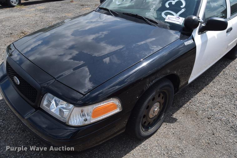 image for item L2515 2011 Ford Crown Victoria Police Interceptor