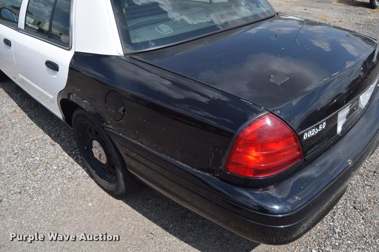 image for item L2515 2011 Ford Crown Victoria Police Interceptor
