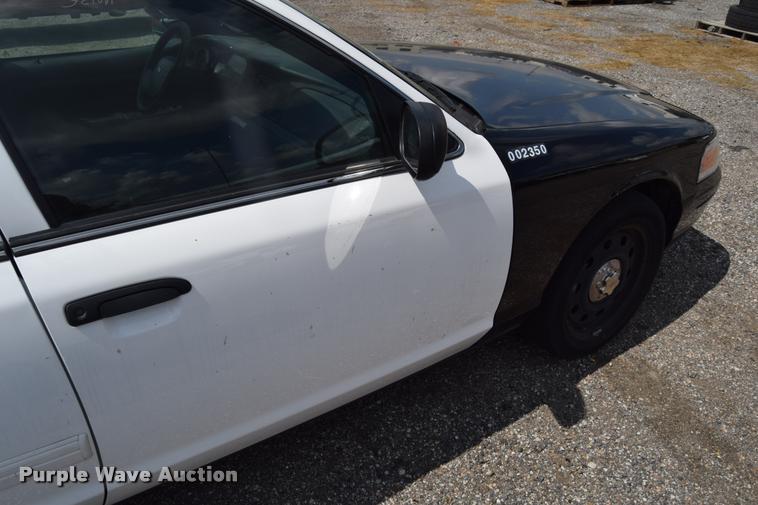 image for item L2515 2011 Ford Crown Victoria Police Interceptor