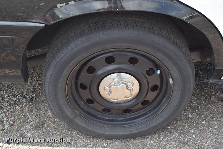 image for item L2515 2011 Ford Crown Victoria Police Interceptor