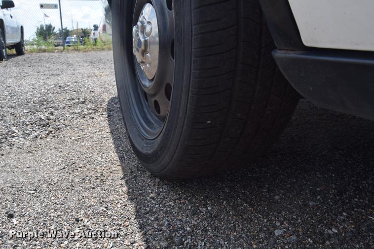 image for item L2515 2011 Ford Crown Victoria Police Interceptor