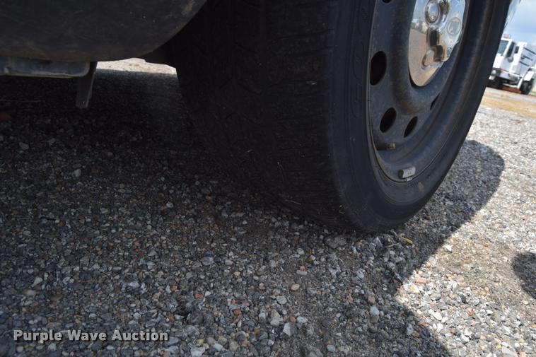 image for item L2515 2011 Ford Crown Victoria Police Interceptor