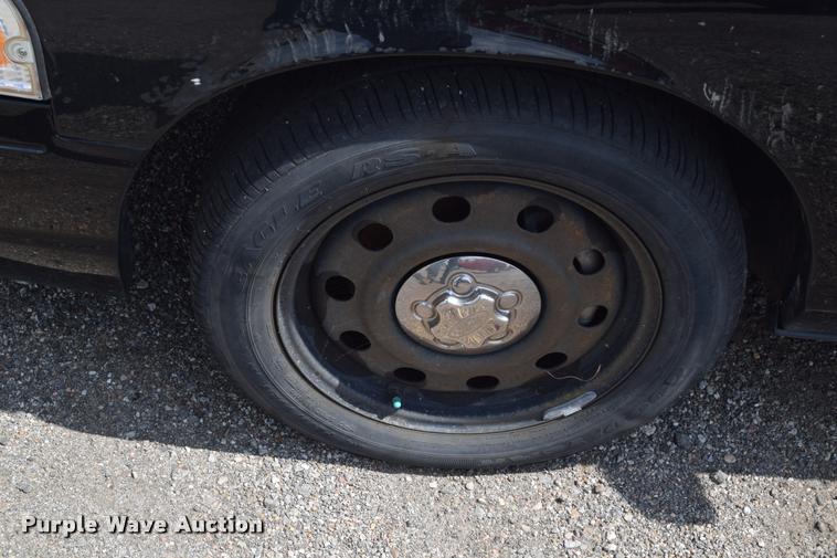 image for item L2515 2011 Ford Crown Victoria Police Interceptor