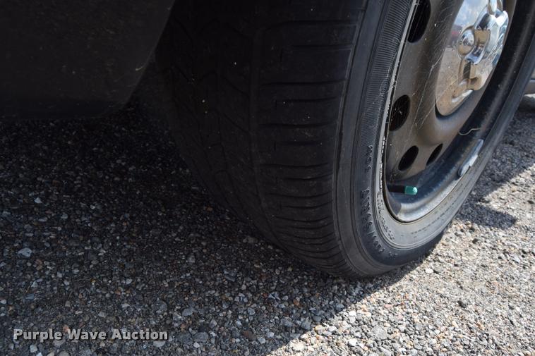 image for item L2515 2011 Ford Crown Victoria Police Interceptor