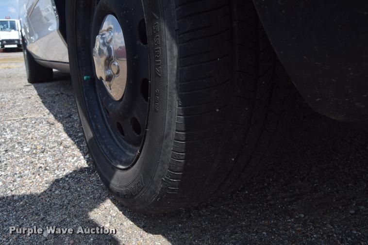 image for item L2515 2011 Ford Crown Victoria Police Interceptor