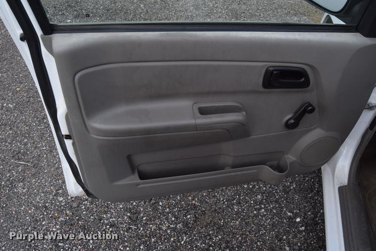 image for item L2516 2007 Chevrolet Colorado Ext. Cab pickup truck