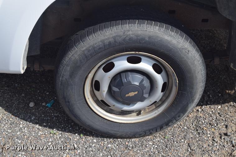 image for item L2516 2007 Chevrolet Colorado Ext. Cab pickup truck