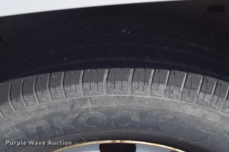 image for item L2516 2007 Chevrolet Colorado Ext. Cab pickup truck