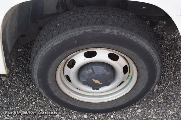 image for item L2516 2007 Chevrolet Colorado Ext. Cab pickup truck