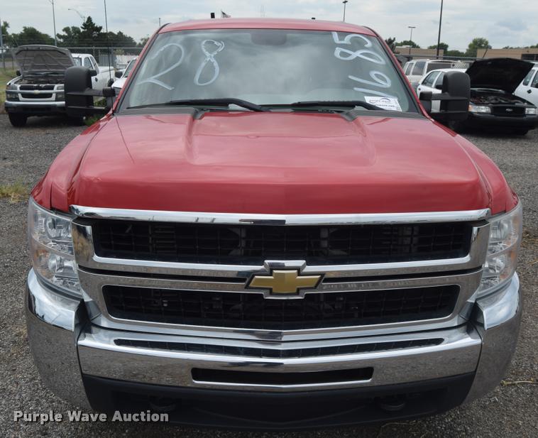 image for item L2517 2008 Chevrolet Silverado 2500HD Crew Cab pickup truck
