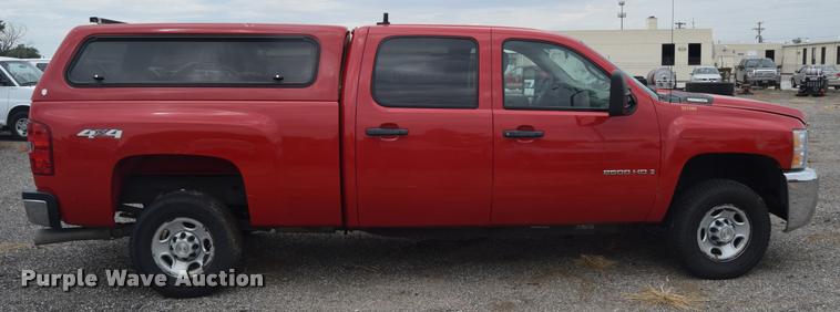 image for item L2517 2008 Chevrolet Silverado 2500HD Crew Cab pickup truck