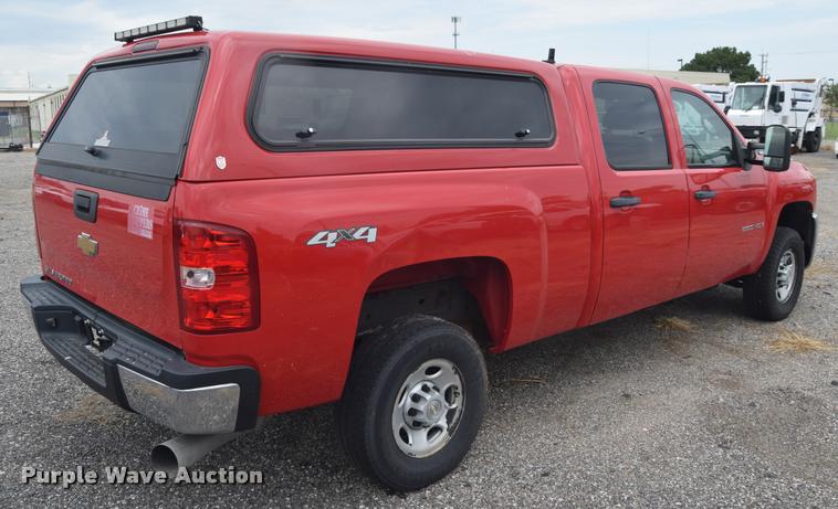 image for item L2517 2008 Chevrolet Silverado 2500HD Crew Cab pickup truck