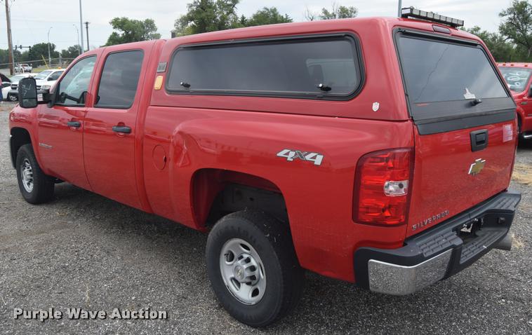 image for item L2517 2008 Chevrolet Silverado 2500HD Crew Cab pickup truck