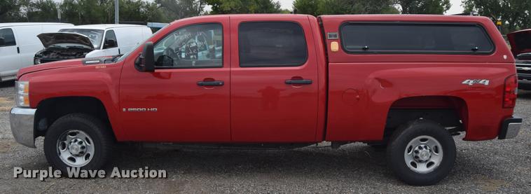 image for item L2517 2008 Chevrolet Silverado 2500HD Crew Cab pickup truck