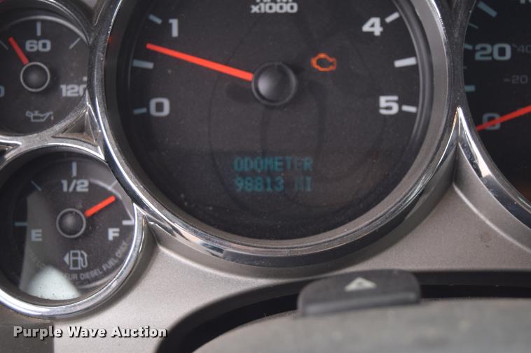 image for item L2517 2008 Chevrolet Silverado 2500HD Crew Cab pickup truck