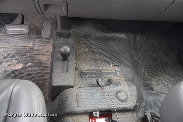 image for item L2517 2008 Chevrolet Silverado 2500HD Crew Cab pickup truck