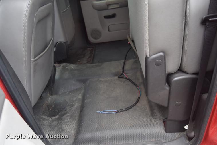 image for item L2517 2008 Chevrolet Silverado 2500HD Crew Cab pickup truck