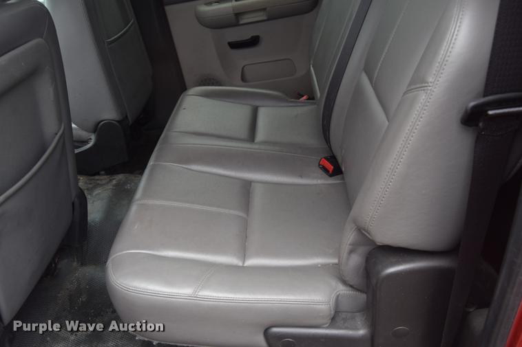 image for item L2517 2008 Chevrolet Silverado 2500HD Crew Cab pickup truck