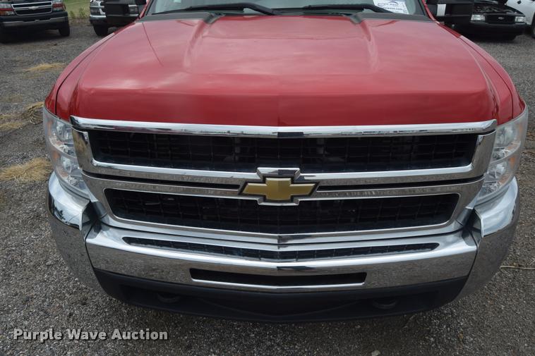 image for item L2517 2008 Chevrolet Silverado 2500HD Crew Cab pickup truck
