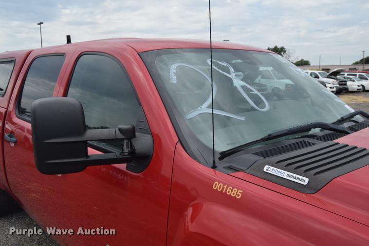 image for item L2517 2008 Chevrolet Silverado 2500HD Crew Cab pickup truck