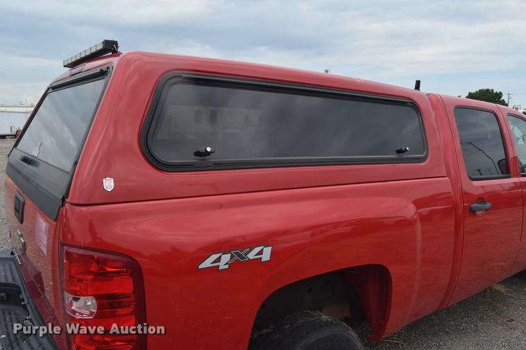 image for item L2517 2008 Chevrolet Silverado 2500HD Crew Cab pickup truck