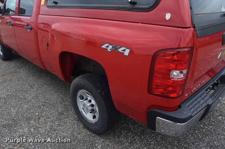 image for item L2517 2008 Chevrolet Silverado 2500HD Crew Cab pickup truck