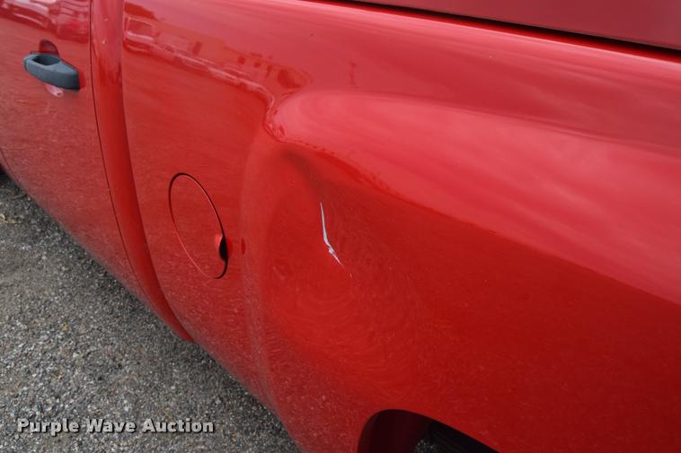 image for item L2517 2008 Chevrolet Silverado 2500HD Crew Cab pickup truck