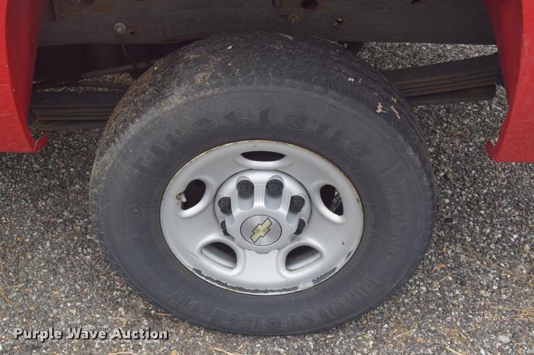 image for item L2517 2008 Chevrolet Silverado 2500HD Crew Cab pickup truck