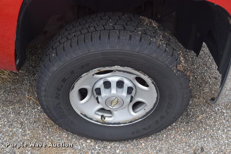 image for item L2517 2008 Chevrolet Silverado 2500HD Crew Cab pickup truck