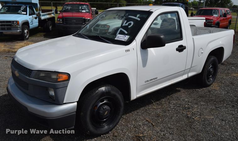 image for item L2518 2005 Chevrolet Colorado pickup truck
