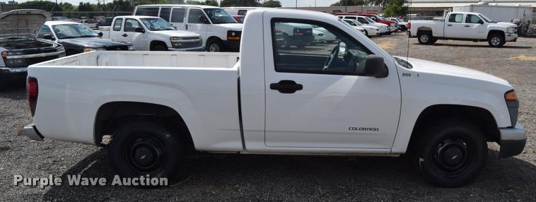 image for item L2518 2005 Chevrolet Colorado pickup truck