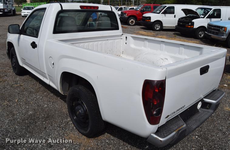 image for item L2518 2005 Chevrolet Colorado pickup truck