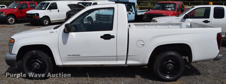 image for item L2518 2005 Chevrolet Colorado pickup truck