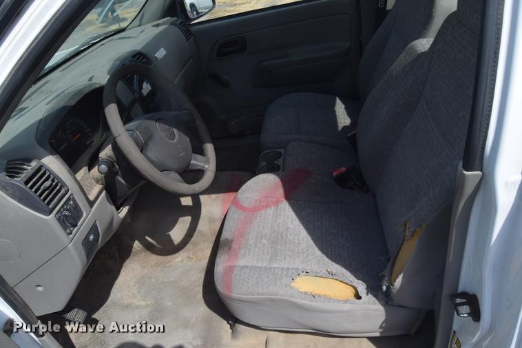 image for item L2518 2005 Chevrolet Colorado pickup truck
