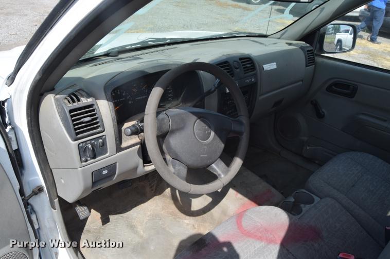 image for item L2518 2005 Chevrolet Colorado pickup truck