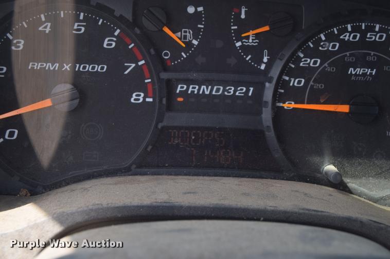 image for item L2518 2005 Chevrolet Colorado pickup truck