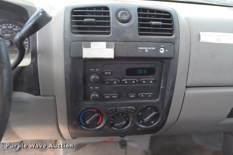 image for item L2518 2005 Chevrolet Colorado pickup truck