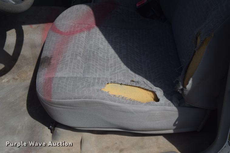 image for item L2518 2005 Chevrolet Colorado pickup truck