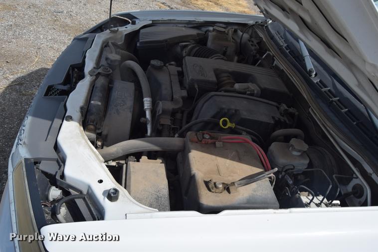 image for item L2518 2005 Chevrolet Colorado pickup truck