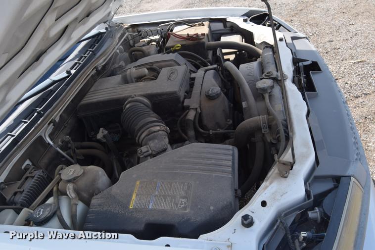 image for item L2518 2005 Chevrolet Colorado pickup truck