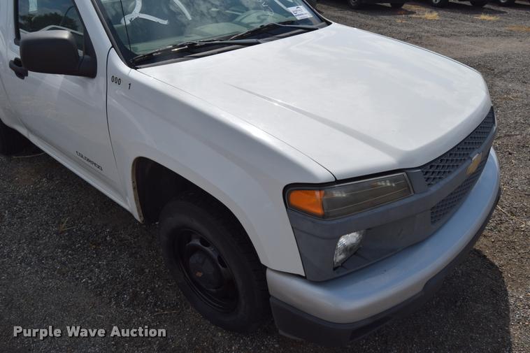 image for item L2518 2005 Chevrolet Colorado pickup truck