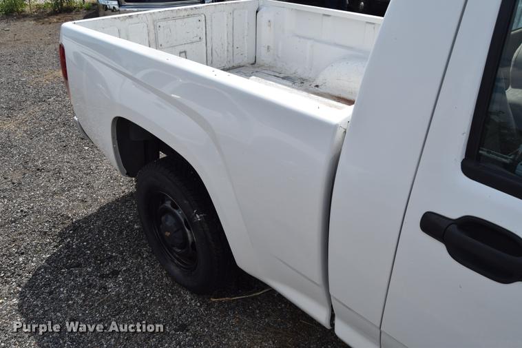 image for item L2518 2005 Chevrolet Colorado pickup truck