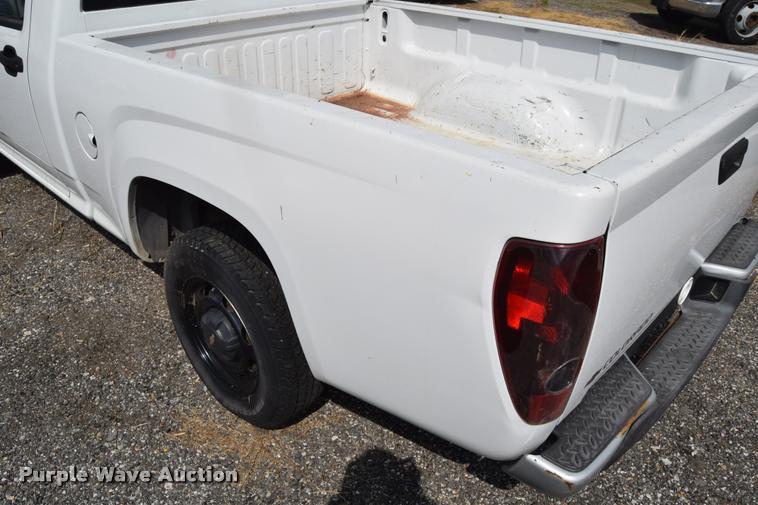image for item L2518 2005 Chevrolet Colorado pickup truck