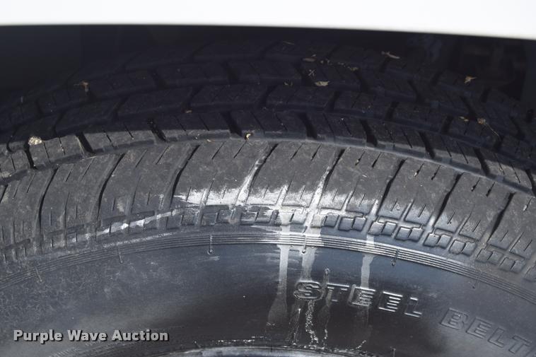 image for item L2518 2005 Chevrolet Colorado pickup truck