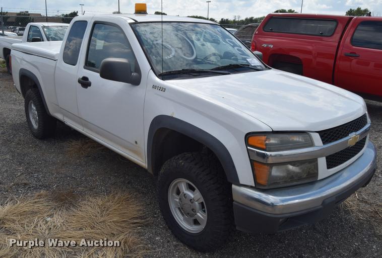 image for item L2519 2006 Chevrolet Colorado Ext. Cab pickup truck
